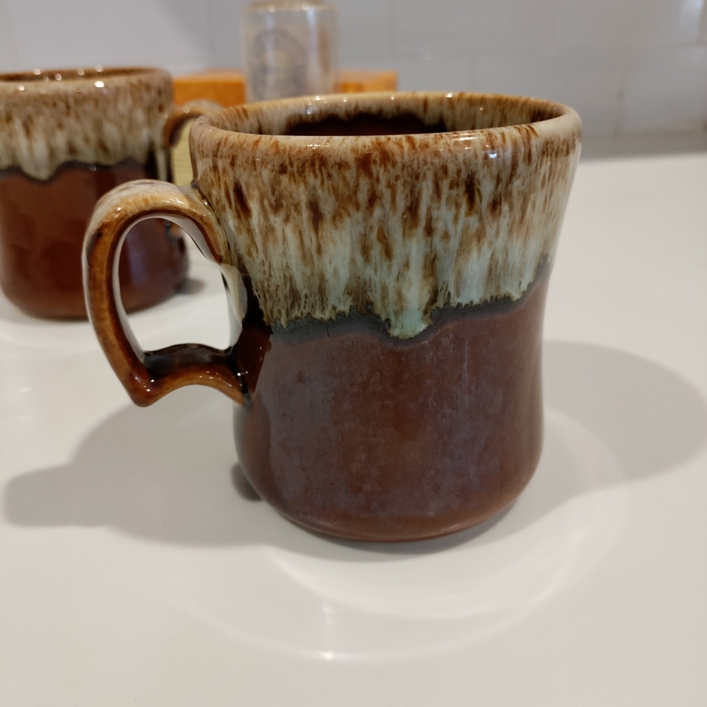 Pair of beautifully glazed ceramic coffee mugs - Picture 4 of 6